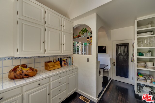 Building Photo - 8900 Hollywood Hills Rd