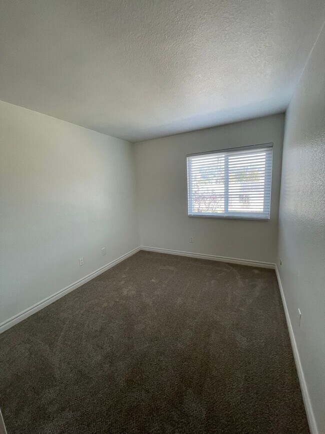 Building Photo - 3BD 2BA Condo located in Poway