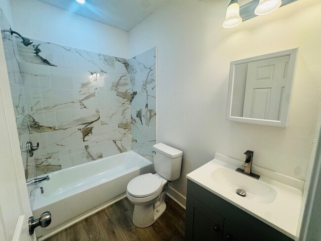 Building Photo - Beautiful 3b/1.5bth House ! Section 8 Only