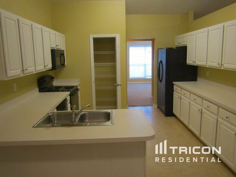 Building Photo - 1267 Summit Oaks Dr E