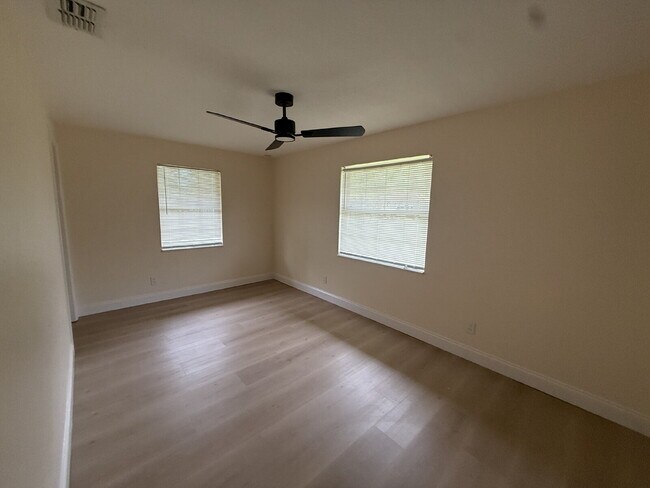 Building Photo - NEWLY RENOVATED 2 BEDROOM, 1 BATH HOME – 1...