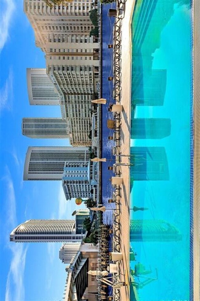 Building Photo - 2600 E Hallandale Beach Blvd