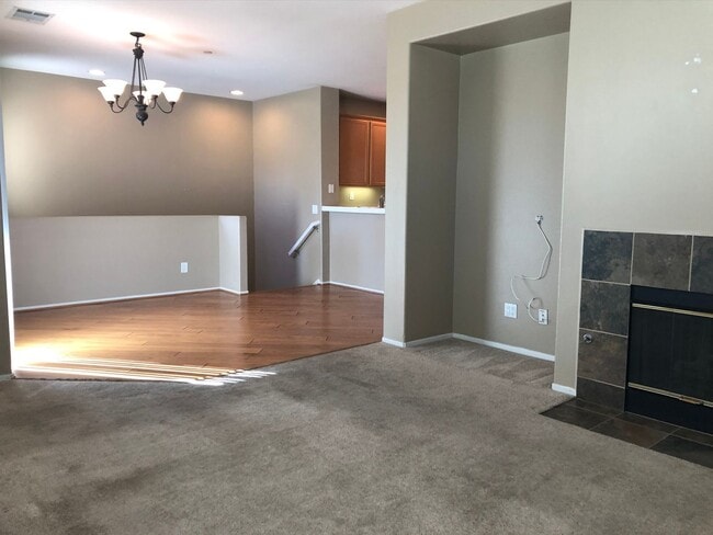 Building Photo - Comfort and convenience in this 2 bedroom 2 bathroom home