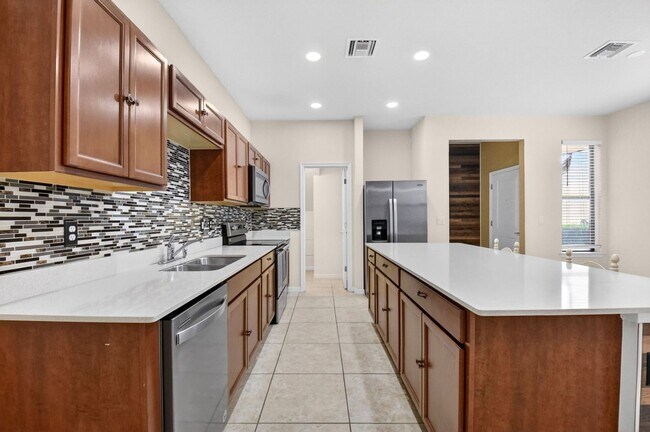 Building Photo - 2833 Troubadour St