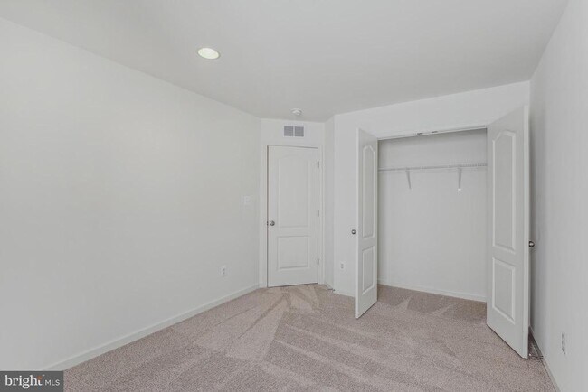 Building Photo - 162 Ludgate Mnr