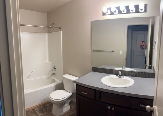 Building Photo - 1613