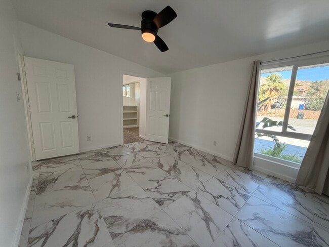 Building Photo - 12811 Catalpa Ave