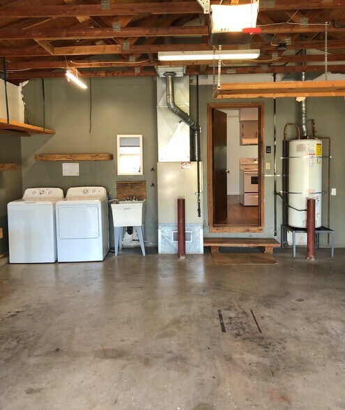 Building Photo - 8038 N Wayland Ave