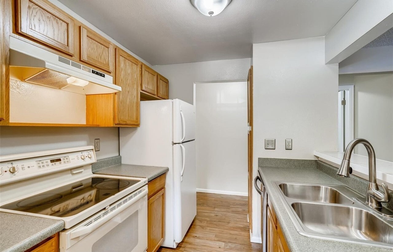 Building Photo - 5565 W 76th Ave