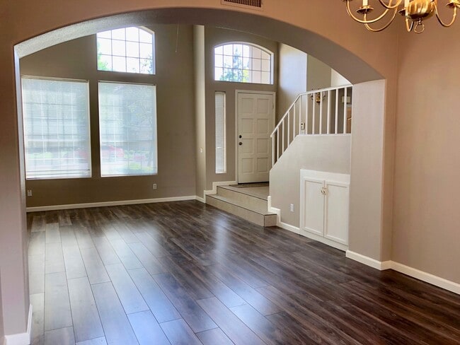 Building Photo - $2,550 Champlain & Shepherd, 4 Bedroom hom...