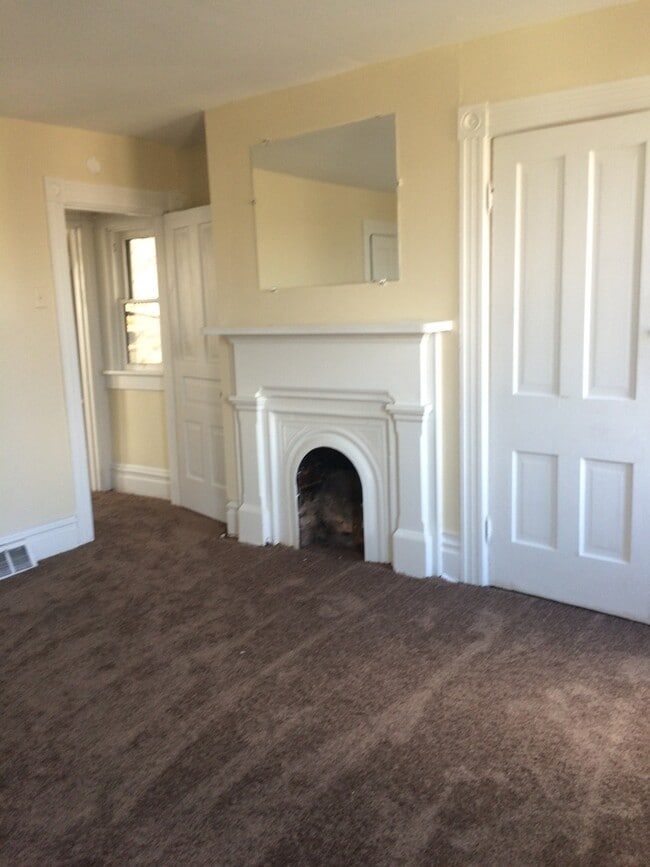 Building Photo - Large 2 Bedroom 1 Bath in MT Washington