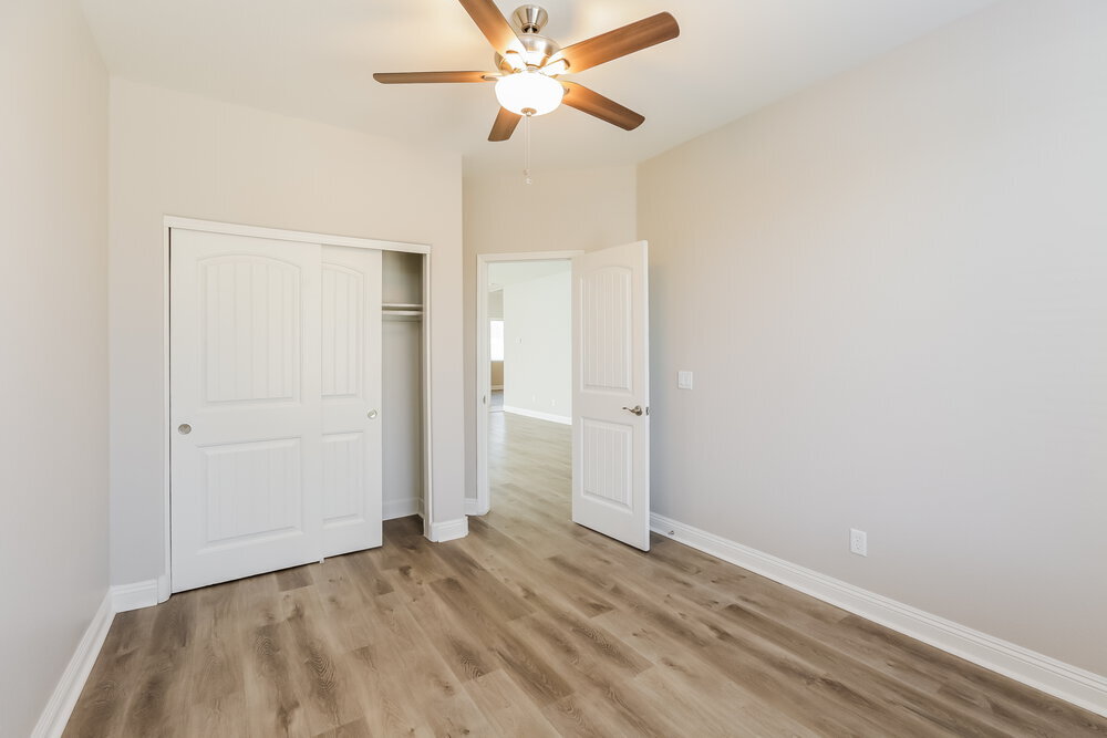Building Photo - 1655 W Paisley Dr