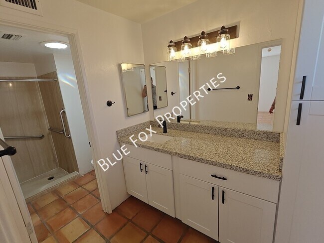 Building Photo - 2781 W Calle Carapan