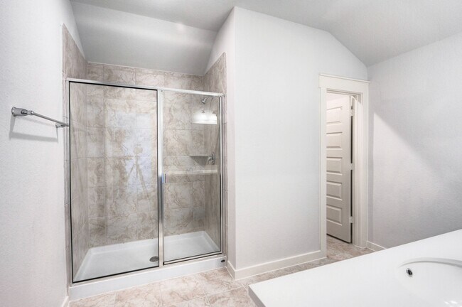 Building Photo - 21251 Shr Blf Dr