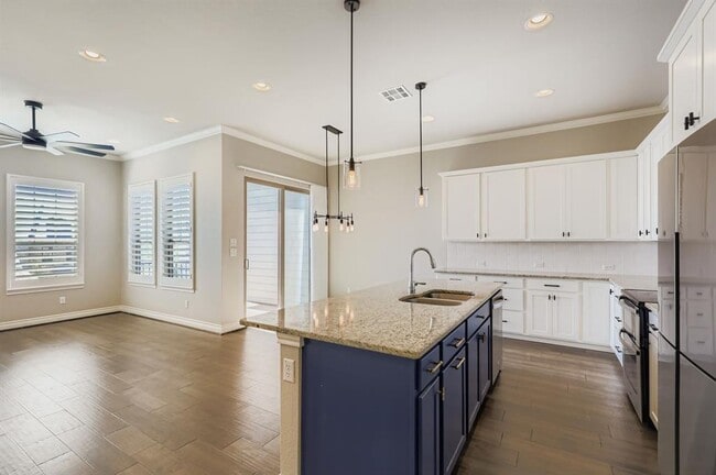 Building Photo - 1213 Highknoll Ln