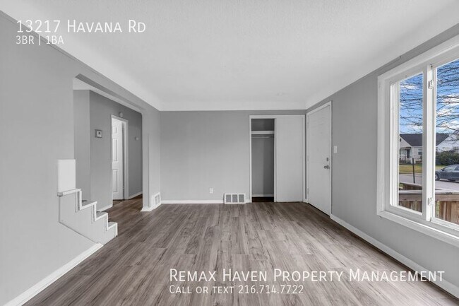 Building Photo - 13217 Havana Rd, Garfield Hts - Spacious 3...