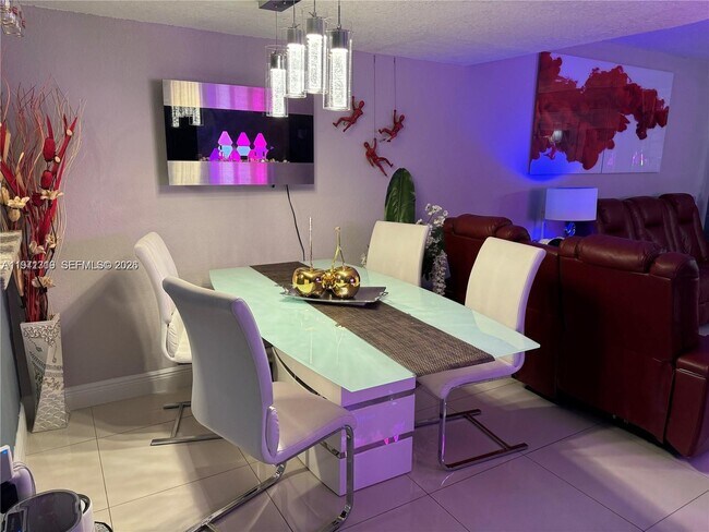 Building Photo - 3870 W 8th Ln