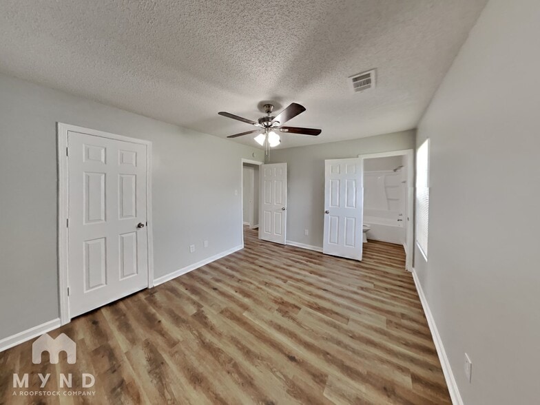 Building Photo - 4271 Wagon Trail Cove