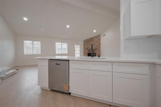 Building Photo - 16250 Rancho Blanco Dr