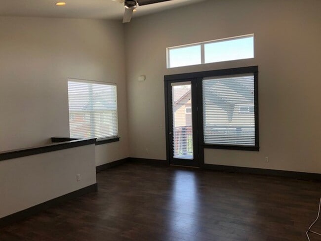 Building Photo - Beautiful Four Corners Condo