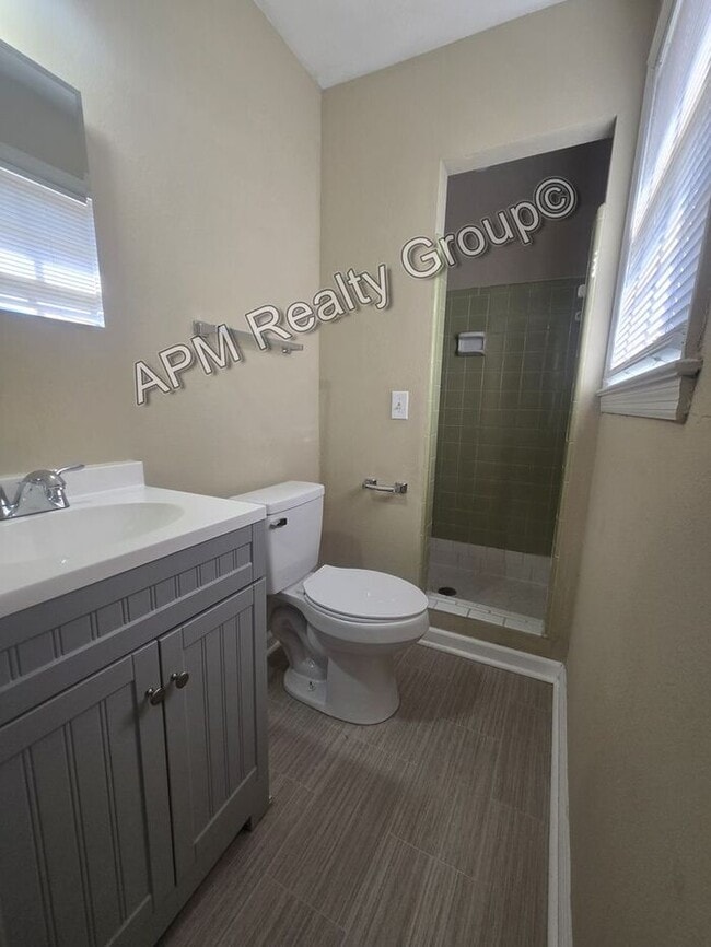 Building Photo - Four Bedroom 3 Bath Available NOW!!