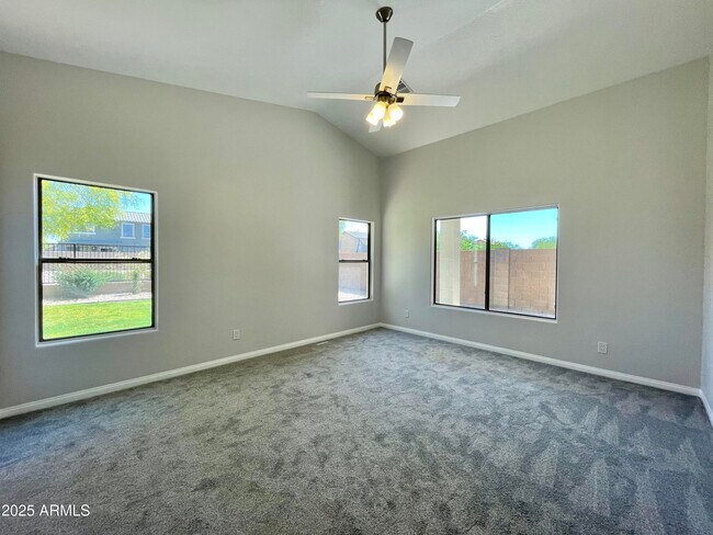 Building Photo - 841 E Lovegrass Dr