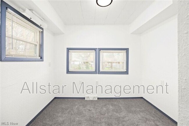 Building Photo - 961 Wyley Ave