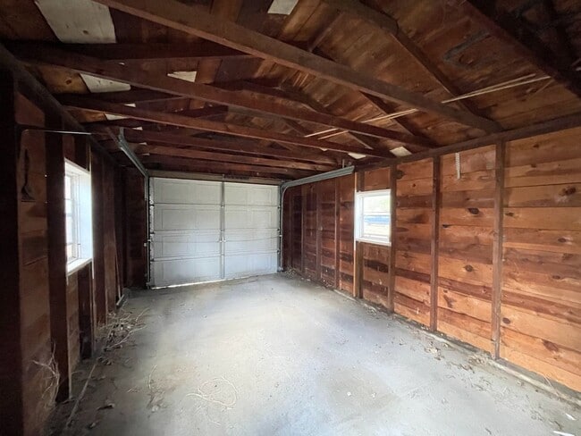 Building Photo - Two Bedroom Home with Detached Garage
