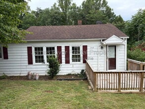 Building Photo - 1312 Laurel Ln