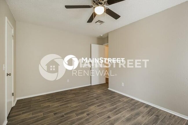 Building Photo - 4 Bedroom Pet-Friendly Home in Edmond, OK with Main Street Renewal