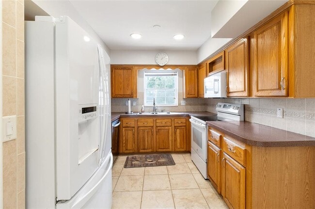 Building Photo - 1966 Sandra Dr