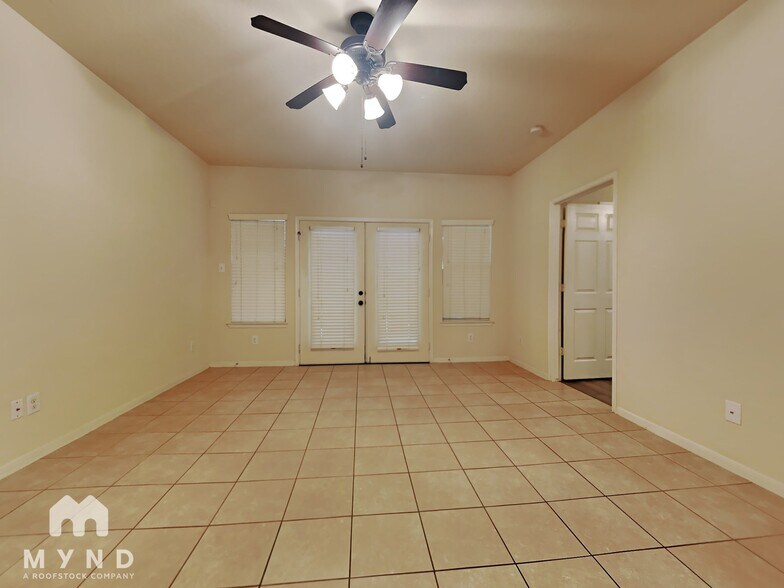 Building Photo - 2711 Lexington Park Dr