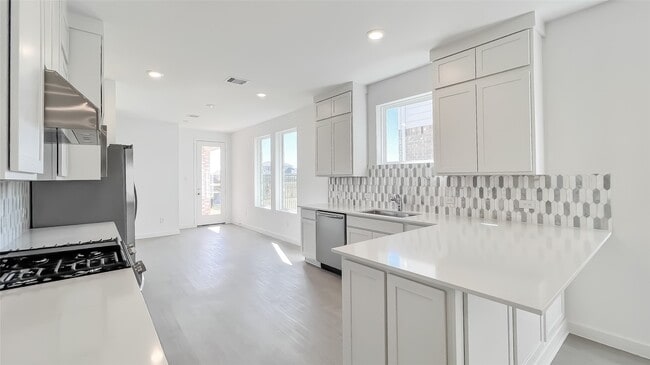 Building Photo - 27043 Blue Pool Dr