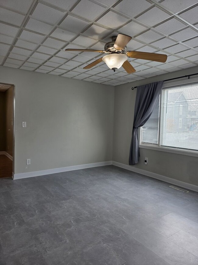 Building Photo - Spacious Home Across from University of Findlay