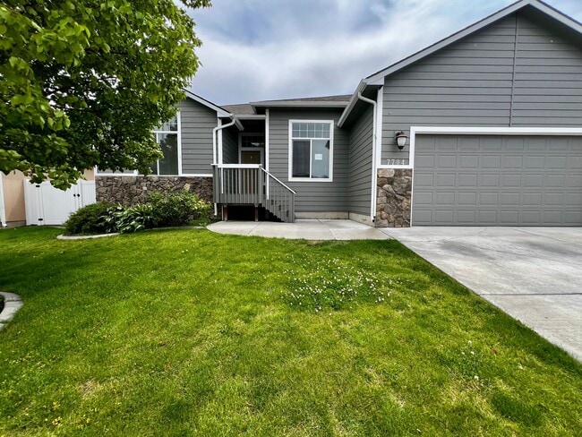Building Photo - Home in West Valley with garage & back yard!