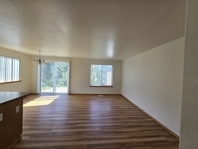 Building Photo - 390 Maylea Pl