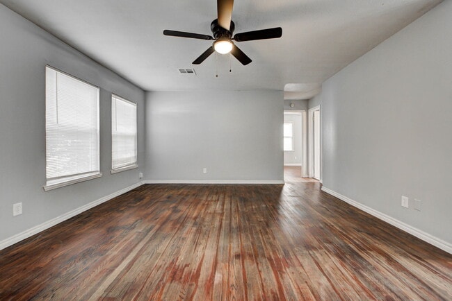 Building Photo - 1110 W Apache St