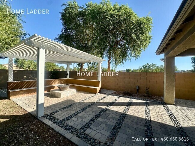 Building Photo - 33343 N Mildred Ln
