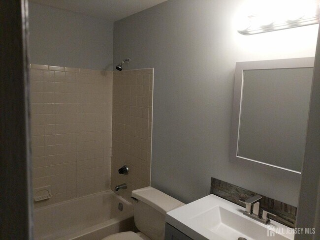 Building Photo - 4805 Ravens Crest Dr