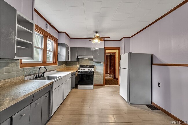 Building Photo - 37 Alsace Ave