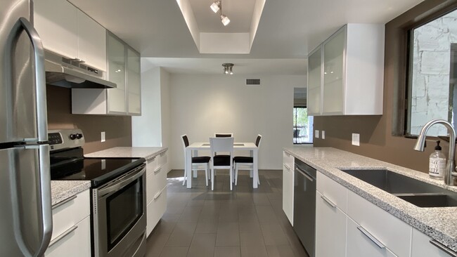 Building Photo - 5125 E Waverly Dr