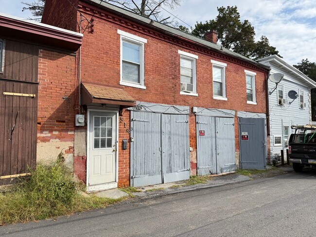 Building Photo - 519 E Mifflin St