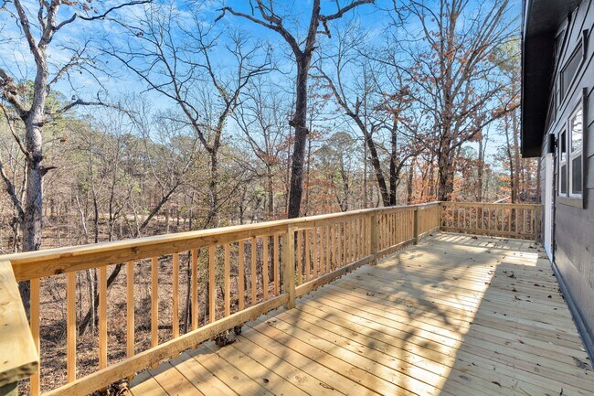 Building Photo - Freshly Remodeled 2 Bed 1.5 Bath home with large deck