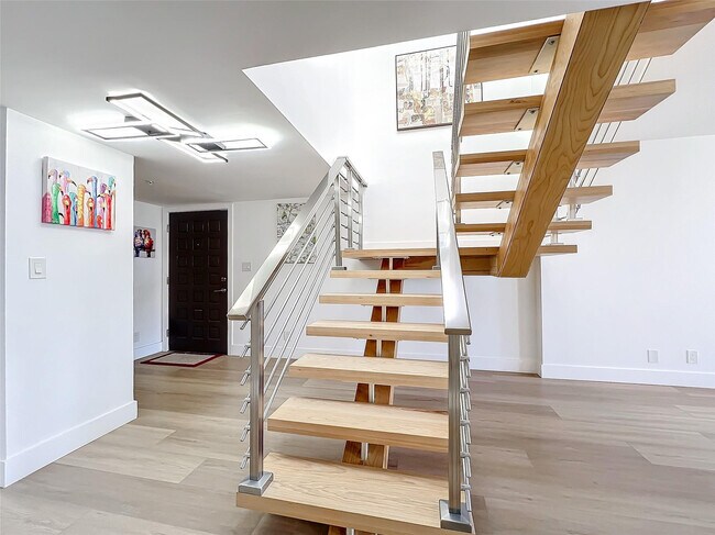 Building Photo - 364 Golfview Rd