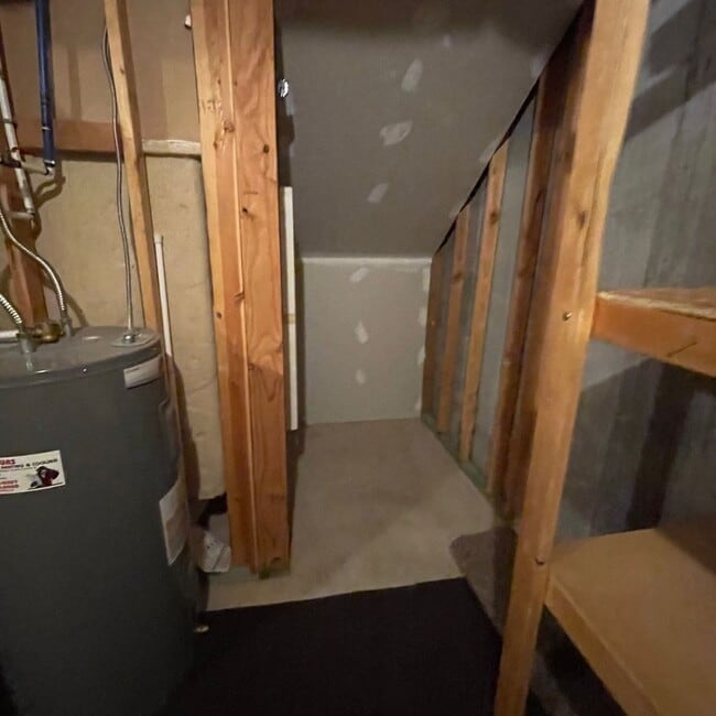 Building Photo - Beautiful 4 bedroom 3 full bathroom Townhome - Owner Special -Move in March and pay no rent until...