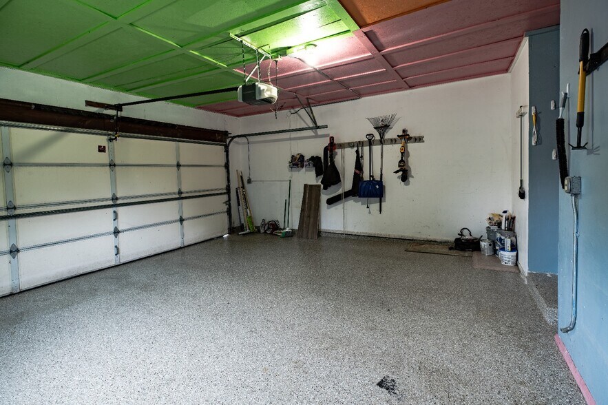 Building Photo - 8684 N 62nd St