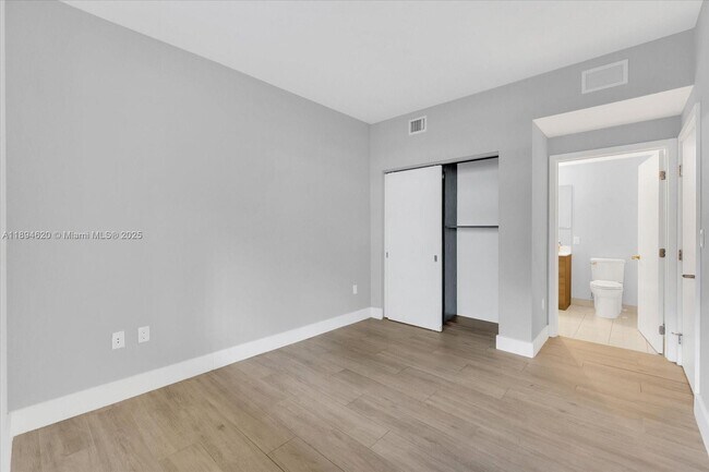 Building Photo - 16385 Biscayne Blvd