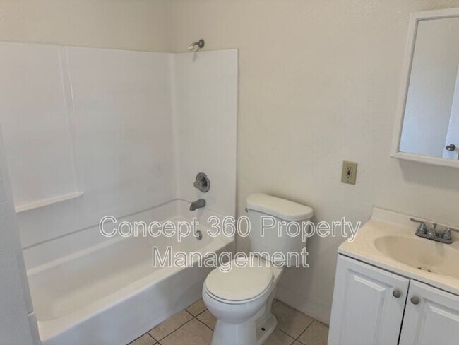 Building Photo - 758 Cerritos Ave
