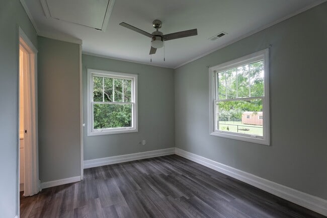 Primary Photo - 3 Bedroom, 1 Bath Home in Pendleton