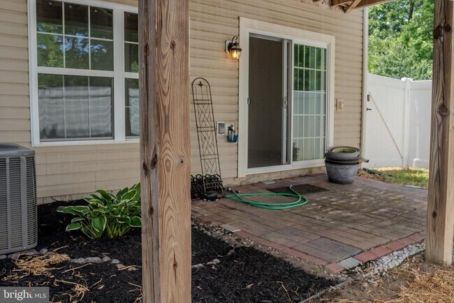 Building Photo - 726 Millhouse Dr
